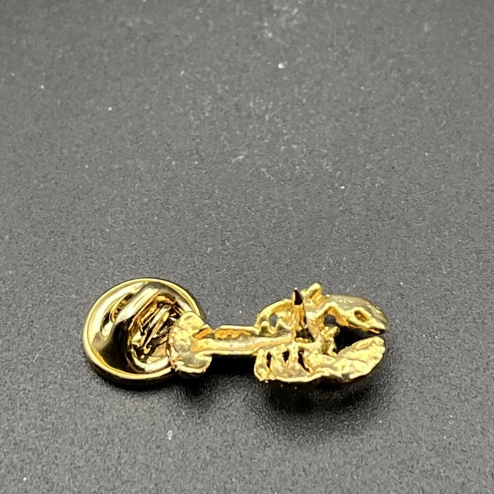 Hungry‎ Tiger Gold Tone Lobster Lapel Hat Pin
